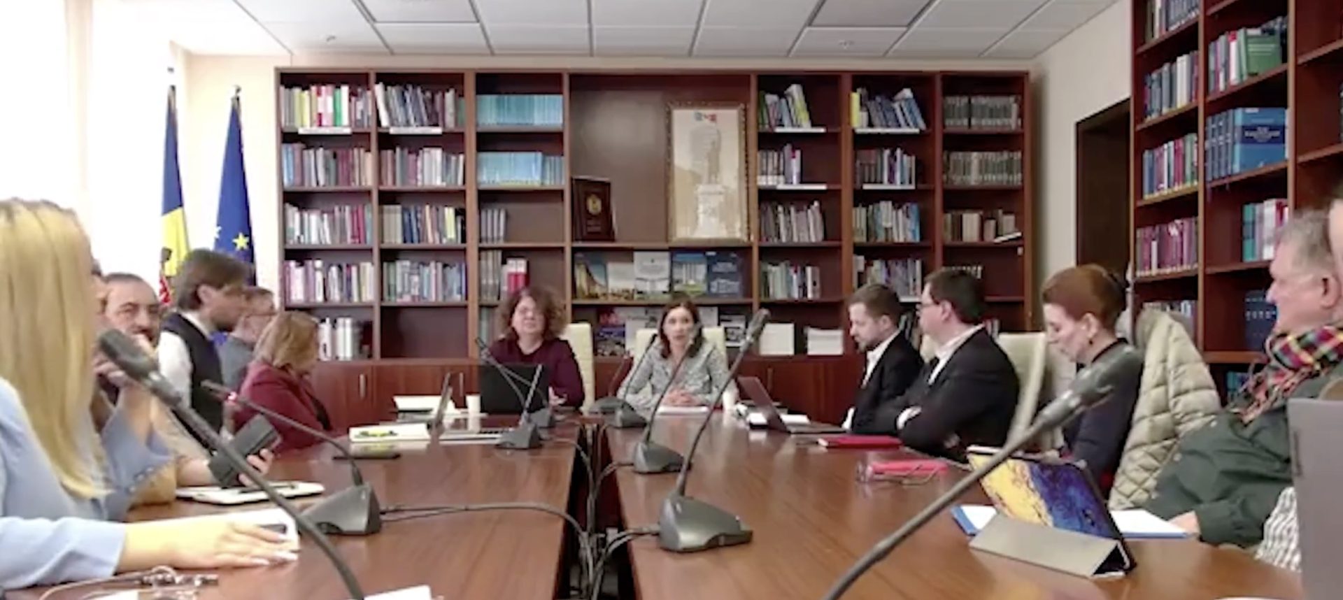 Vorbind într-o limbă străină, răspunsul va fi tot în altă limbă