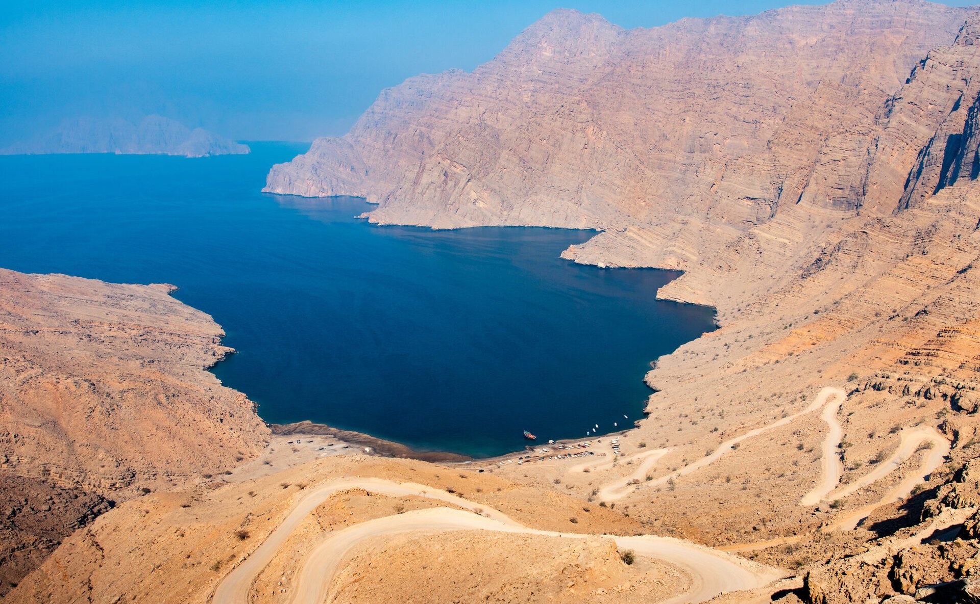 De ce atacul SUA asupra insulei Kharg amenință Strâmtoarea Hormuz?