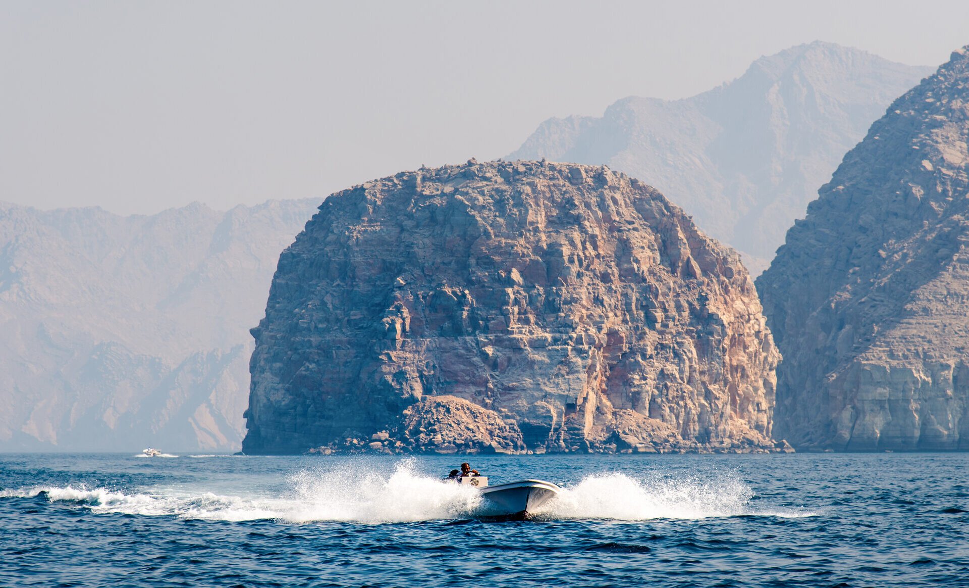 Trump, determinat să blocheze exploatările din strâmtoarea Ormuz