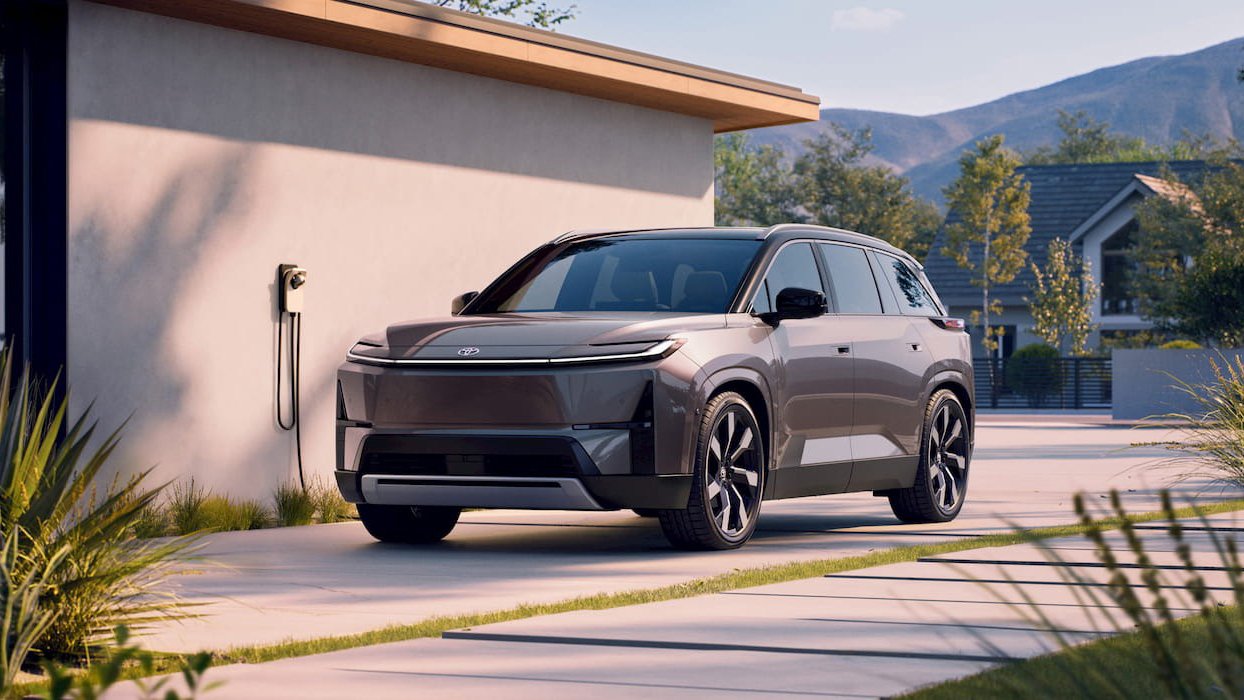 Toyota simplifică încărcarea acasă a mașinilor electrice, mai ușor ca niciodată