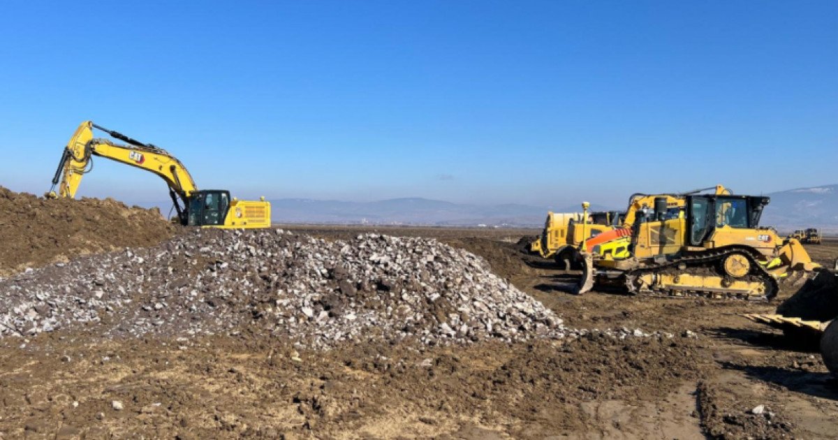 Cnir: Constructorii demarează lucrările pe două loturi din autostrada a8