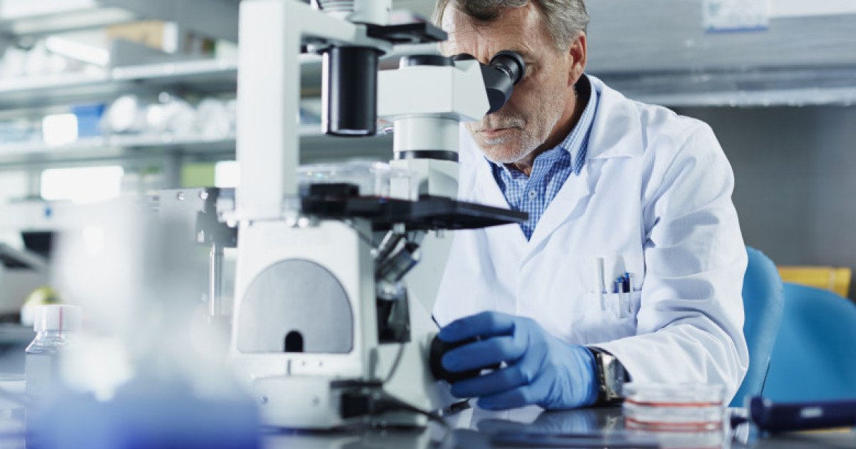 Bărbații îmbătrânesc și își pot pierde cromozomul y: Ce efecte are