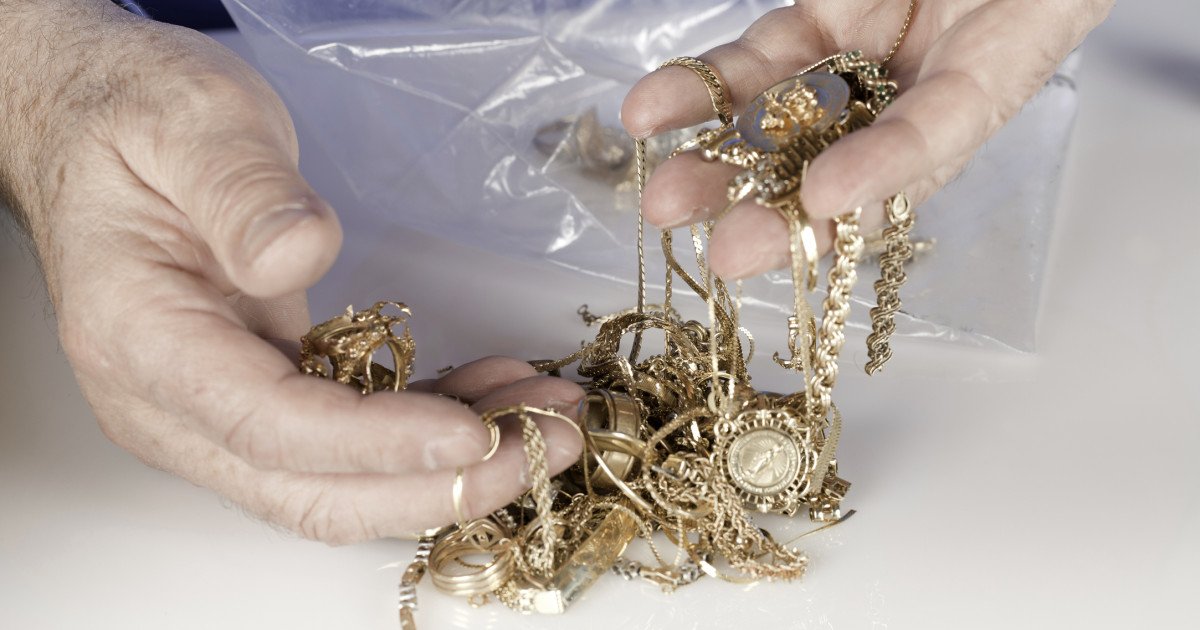 Aur și diamante de 3,7 milioane lei, confiscate de ANAF la Călărași