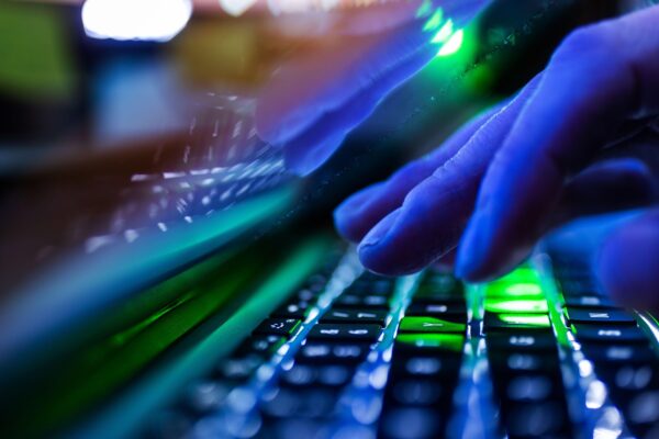 Directoratul Național pentru Securitate Cibernetică: Fraude cu site-uri media false