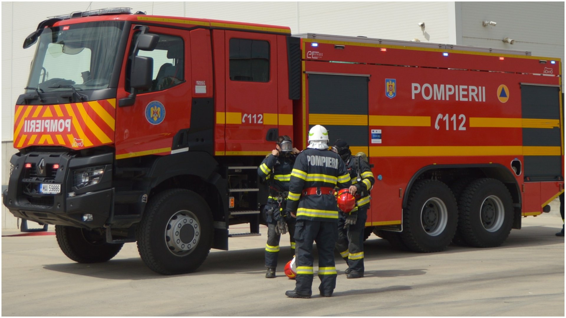Incendiu la halele centrale ploiești: Fum dens, intervenție în desfășurare
