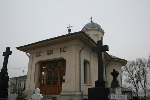 Două femei pretind că sunt de la Mânăstirea Pasărea și înșală pe TikTok