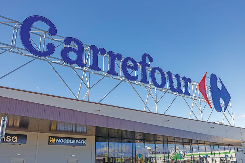 Dedeman cumpără operațiunile Carrefour România, plată sub media europeană