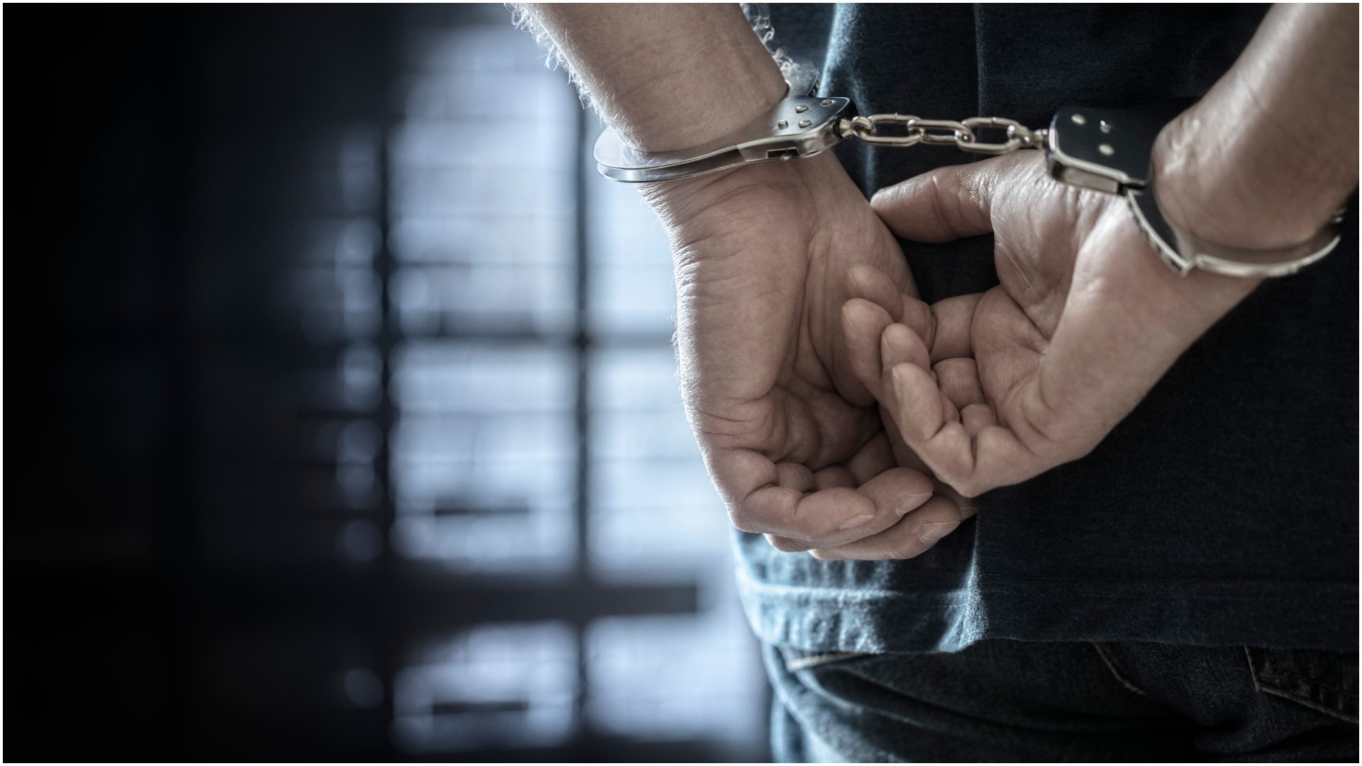 Șeful și adjunctul vămilor din Constanța Sud, reținuți pentru luare de mită