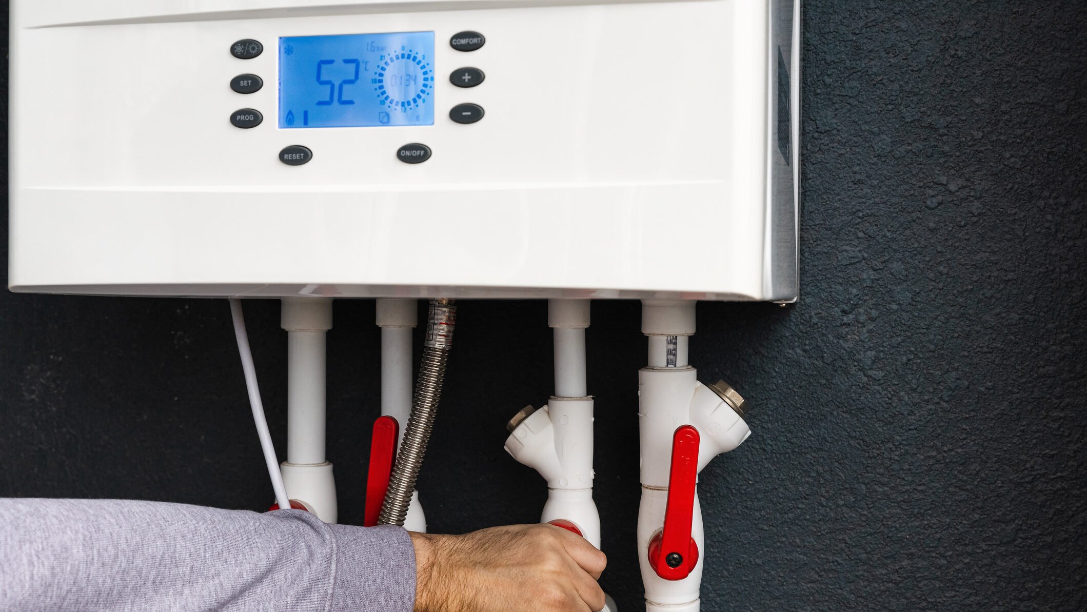 Noua lege: Proprietarii pot include costul centralei în chirie, în România