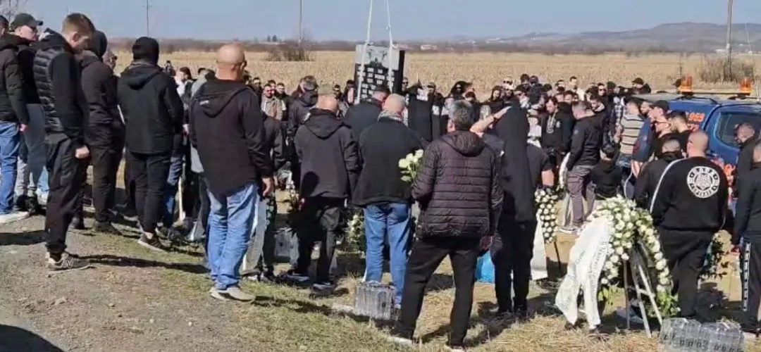 Monument ridicat pentru cei 7 fani paok decedați într-un accident