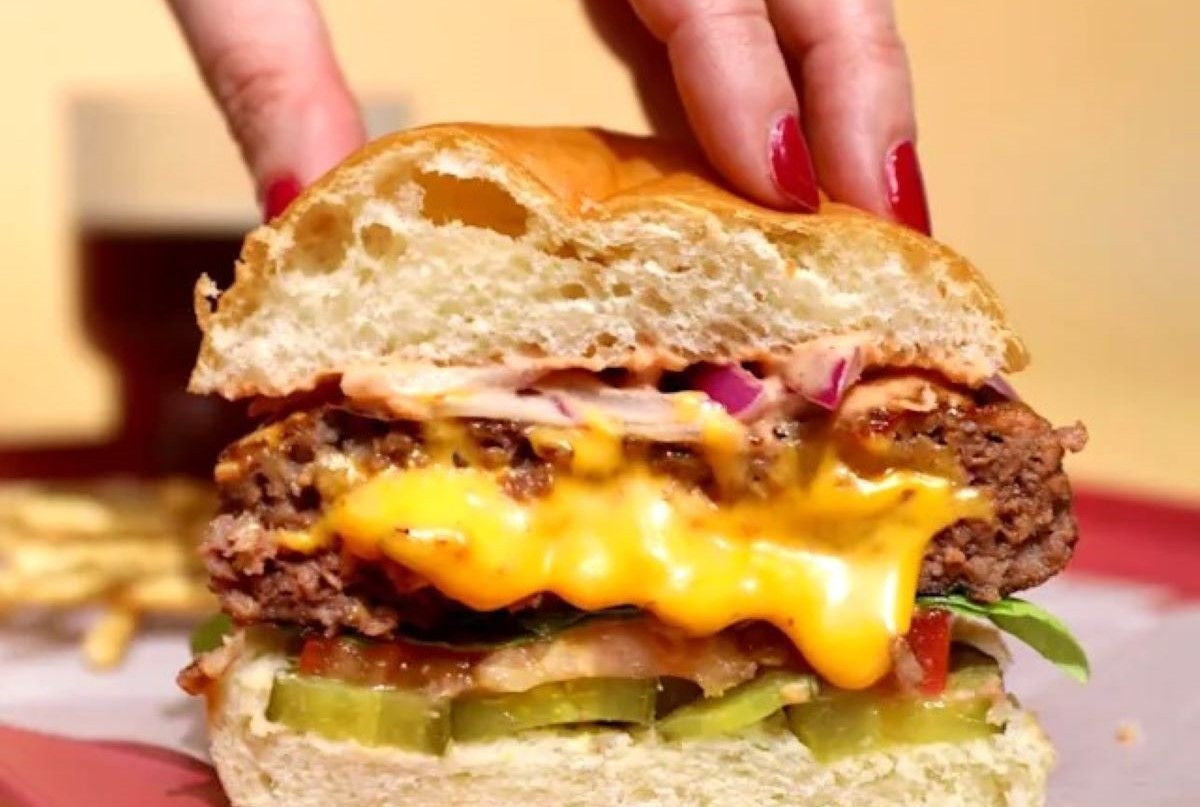 Cheeseburger Michelin: Chef explică „gustul de ars” ca profil de aromă