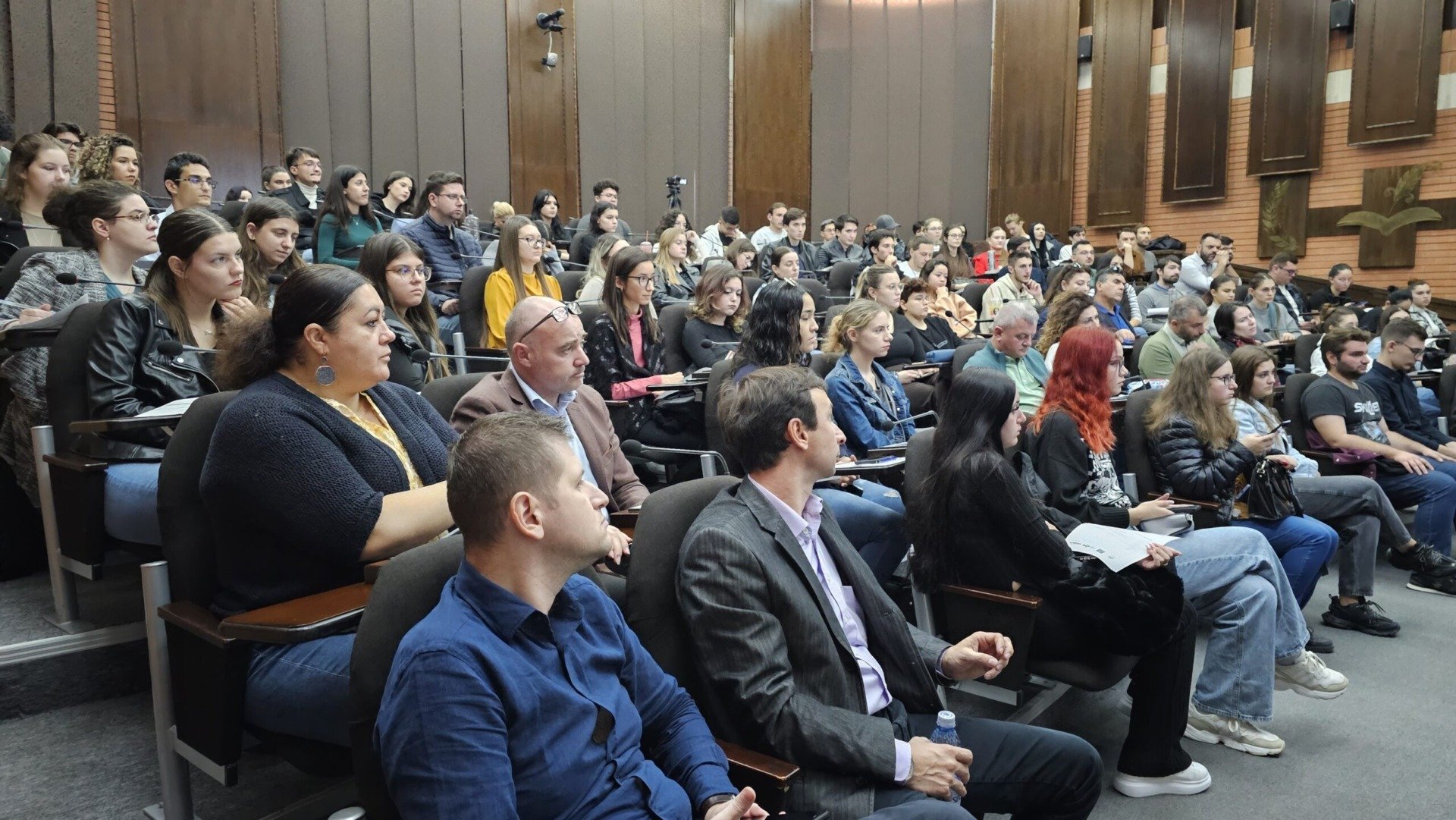 Românii, în topul europenilor care cunosc puține limbi străine, cu Irlanda și Ungaria