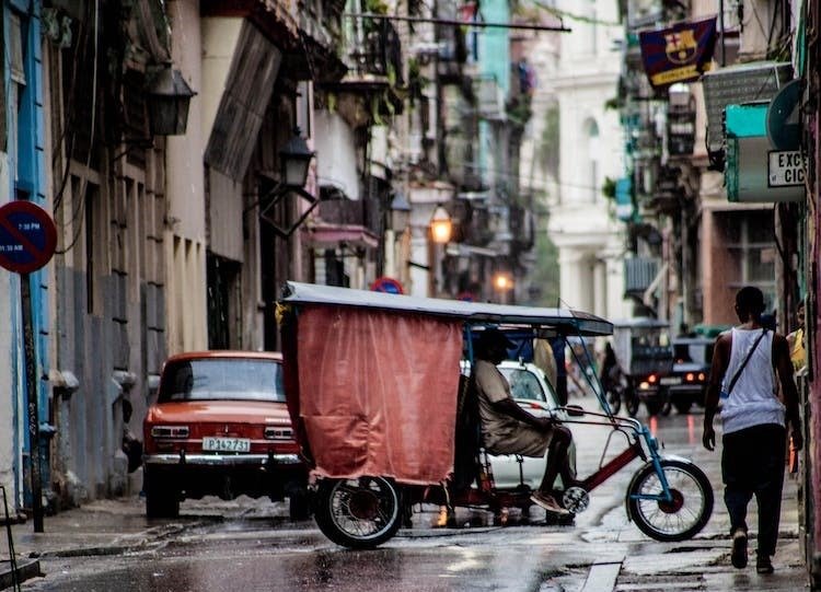 Criză de kerosen în Cuba: Turismul, a doua sursă de venit, afectat / 6 companii suspendă zborurile