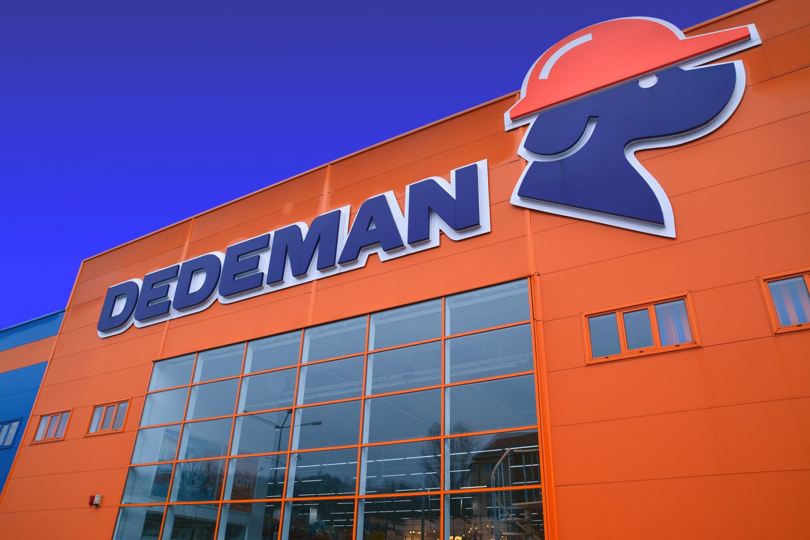 Concurența analizează tranzacția carrefour-dedeman