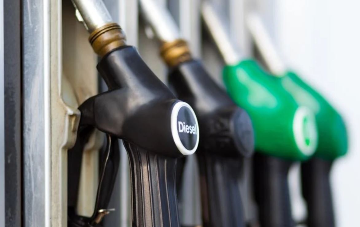 Nouă scumpire la carburanți, a treia în trei zile, pe fondul războiului din orient