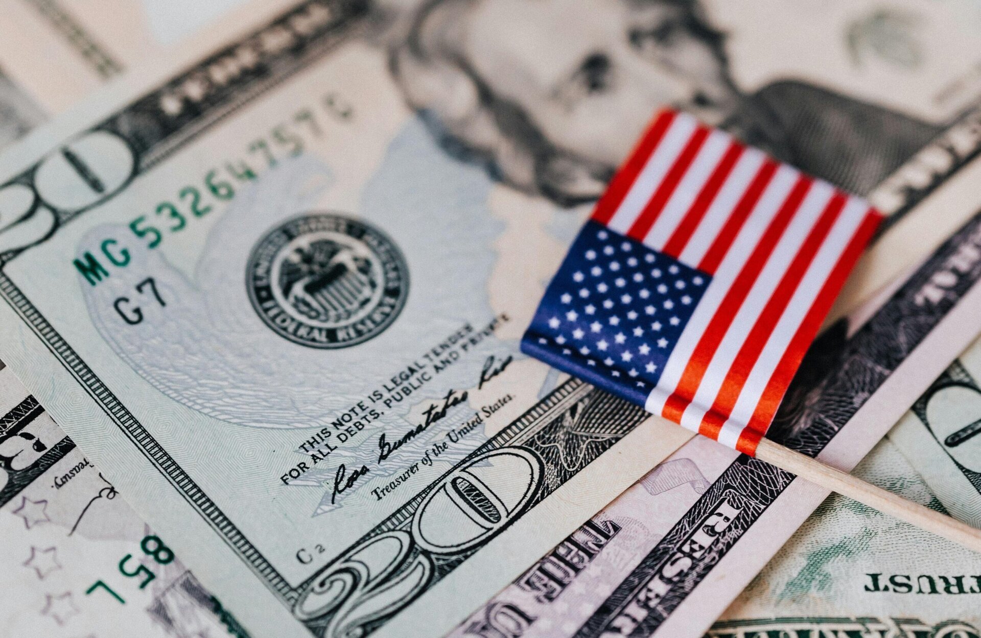 Sondaj Harvard: Capitalism vs. Socialism, proprietate publică vs. Privată