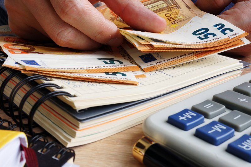 Antreprenorii români, afectați de planul Bolojan: Firmele pierd fonduri europene