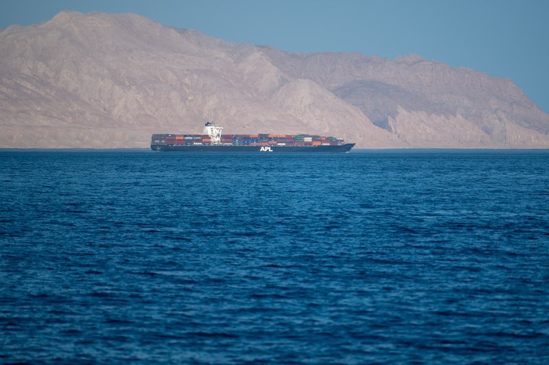 Traficul naval prin strâmtoarea Hormuz, în scădere drastică, de 90%