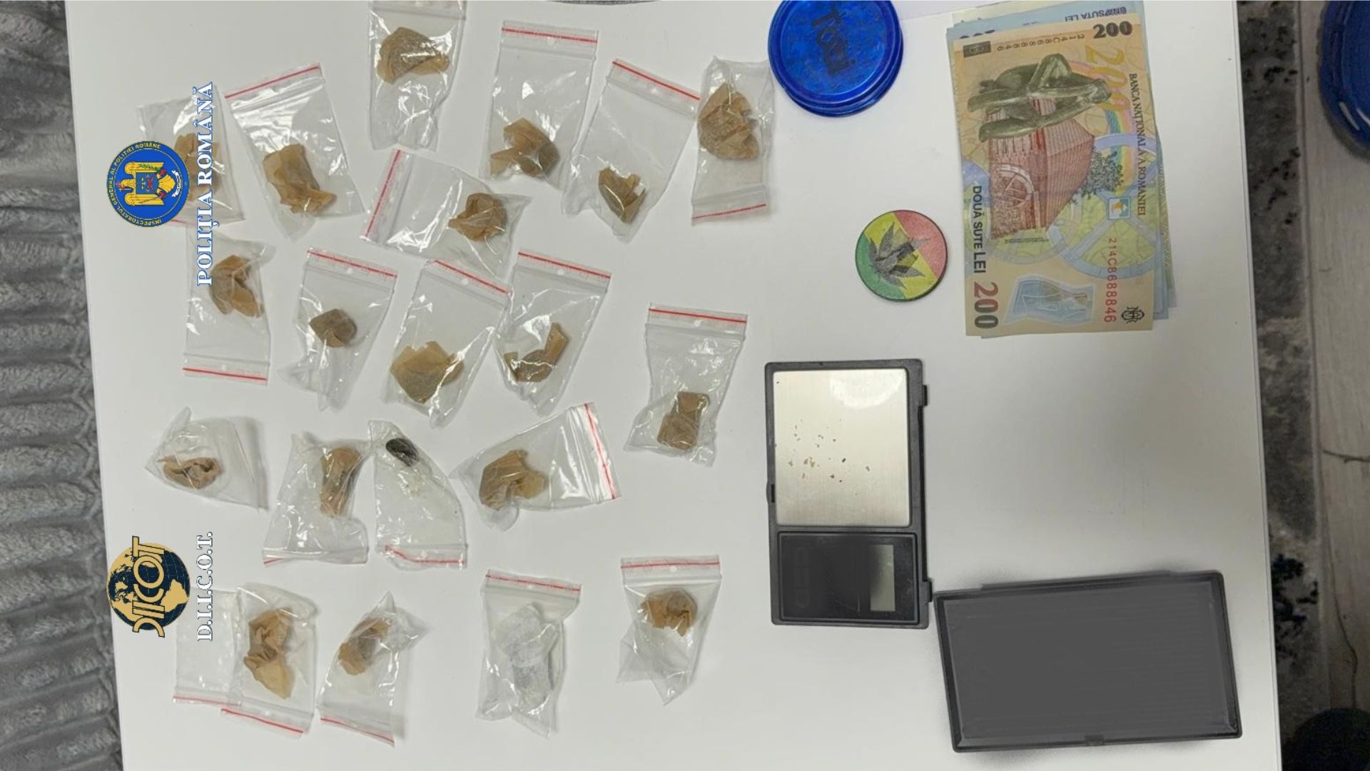 Buzău: Patru persoane, inclusiv o femeie, reținute pentru trafic de droguri prin aplicație