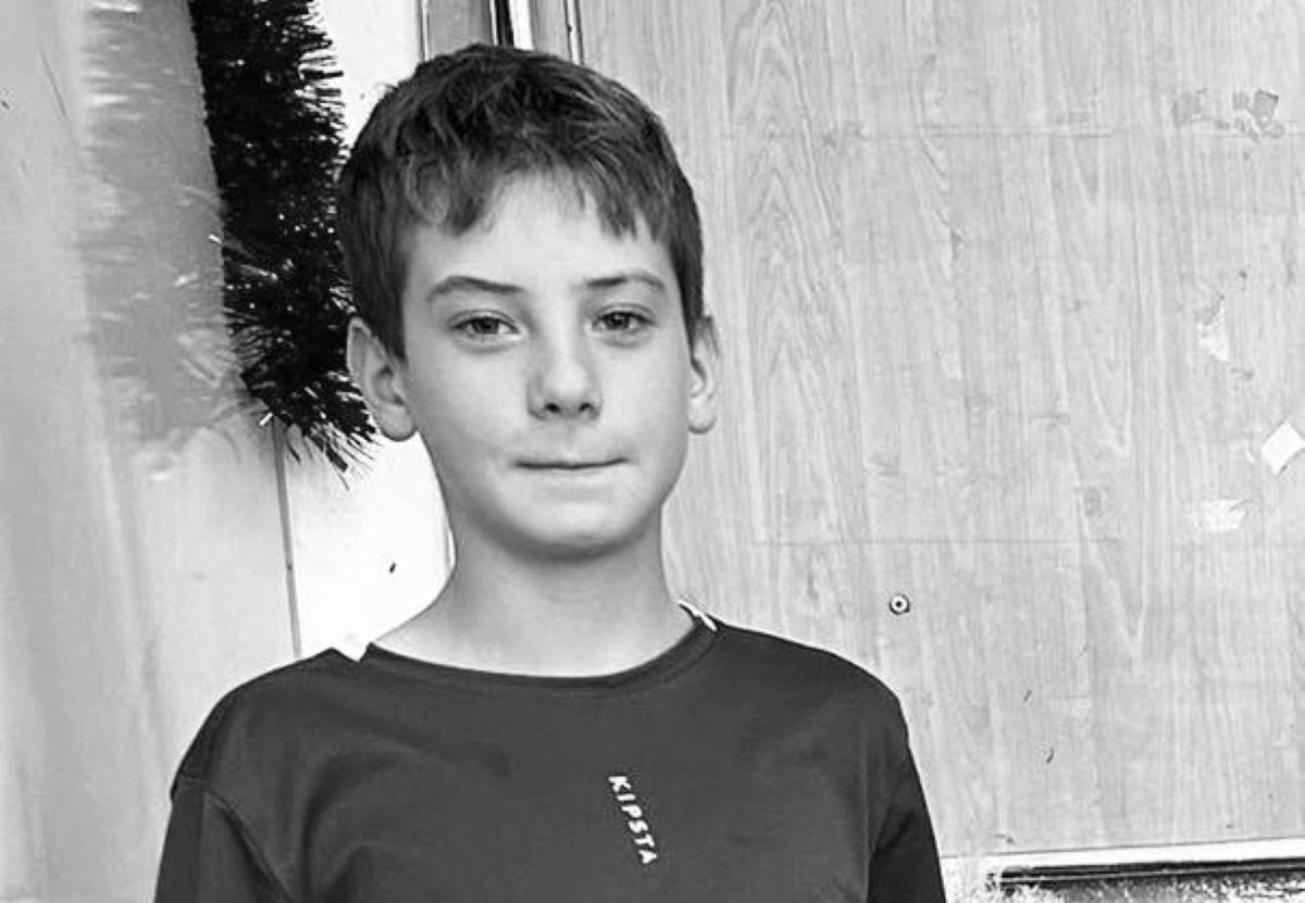 Durere la înmormântarea lui Dănuț, elevul mort după ora de sport