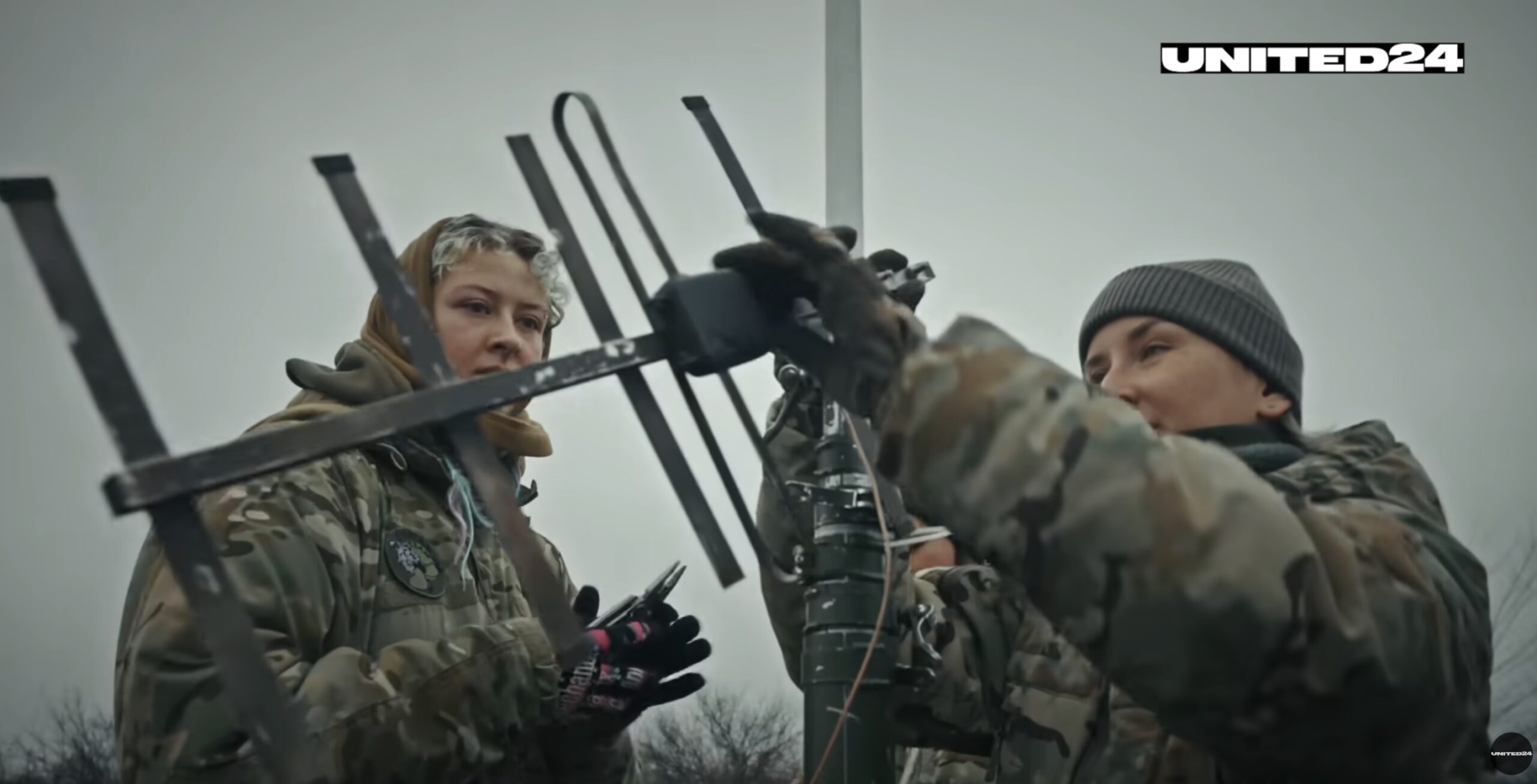 Ucraina: Femeile se recalifică și produc drone pentru armată