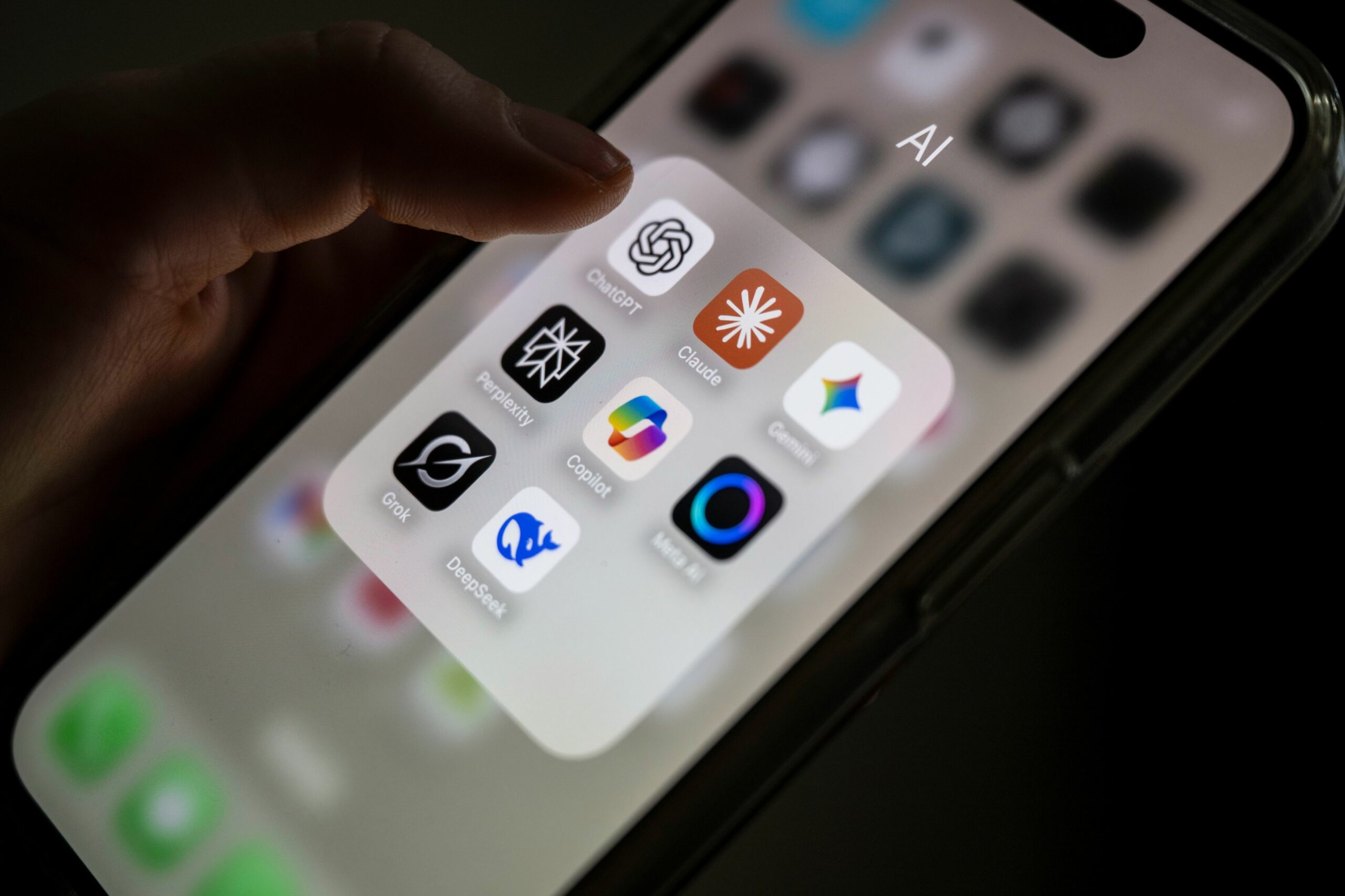 Utilizatorii chatgpt, reacții după acordul OpenAI cu pentagonul