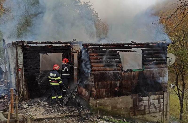 Incendiu fatal în vaslui: Un bărbat a murit, autospeciala isj a întârziat din cauza noroiului