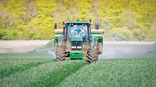 Criză pe piața de îngrășăminte: Atacul asupra Iranului afectează oferta globală