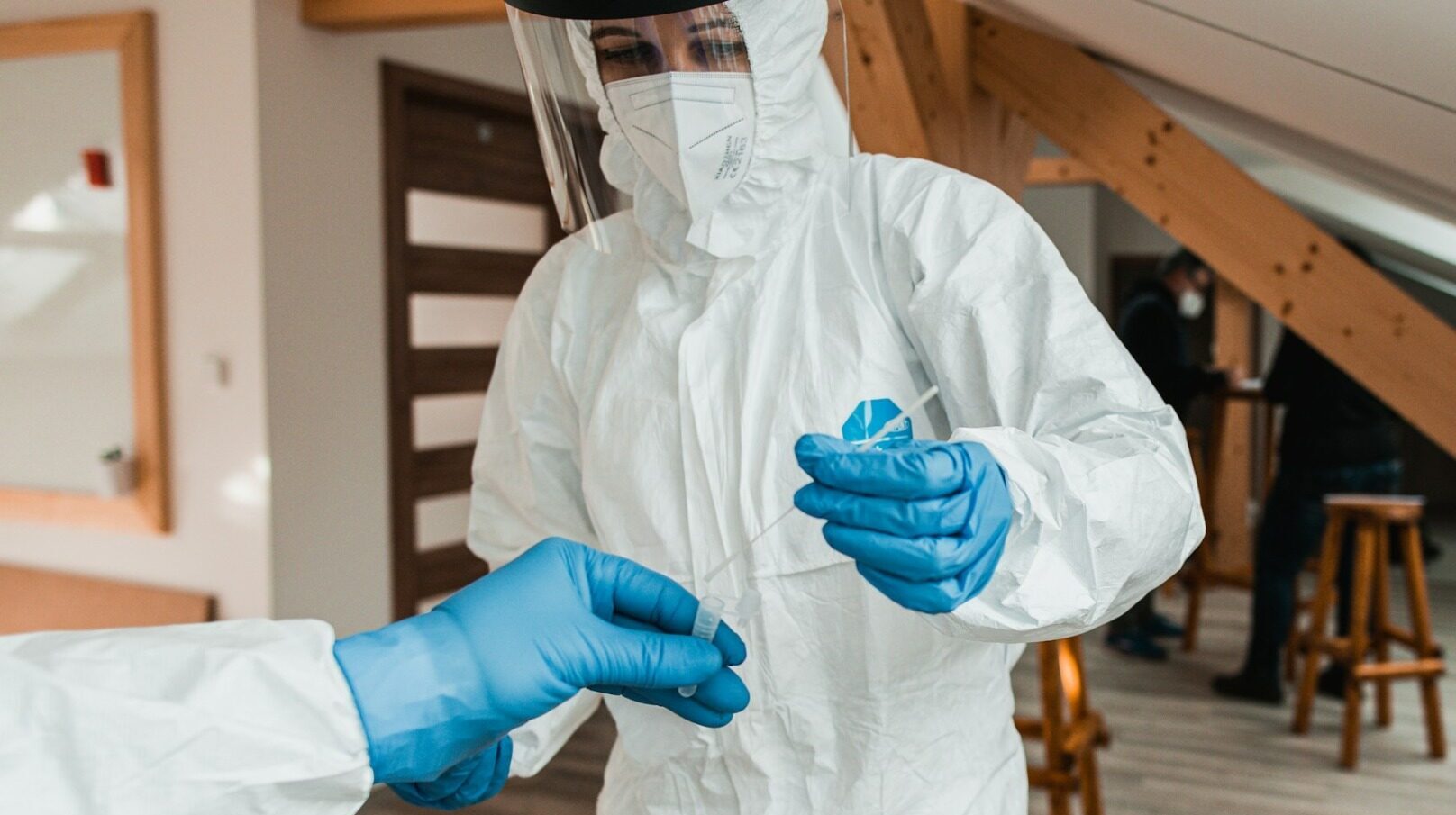 Asistent medical din Oradea, acuzat de mită pentru angajări în spitale