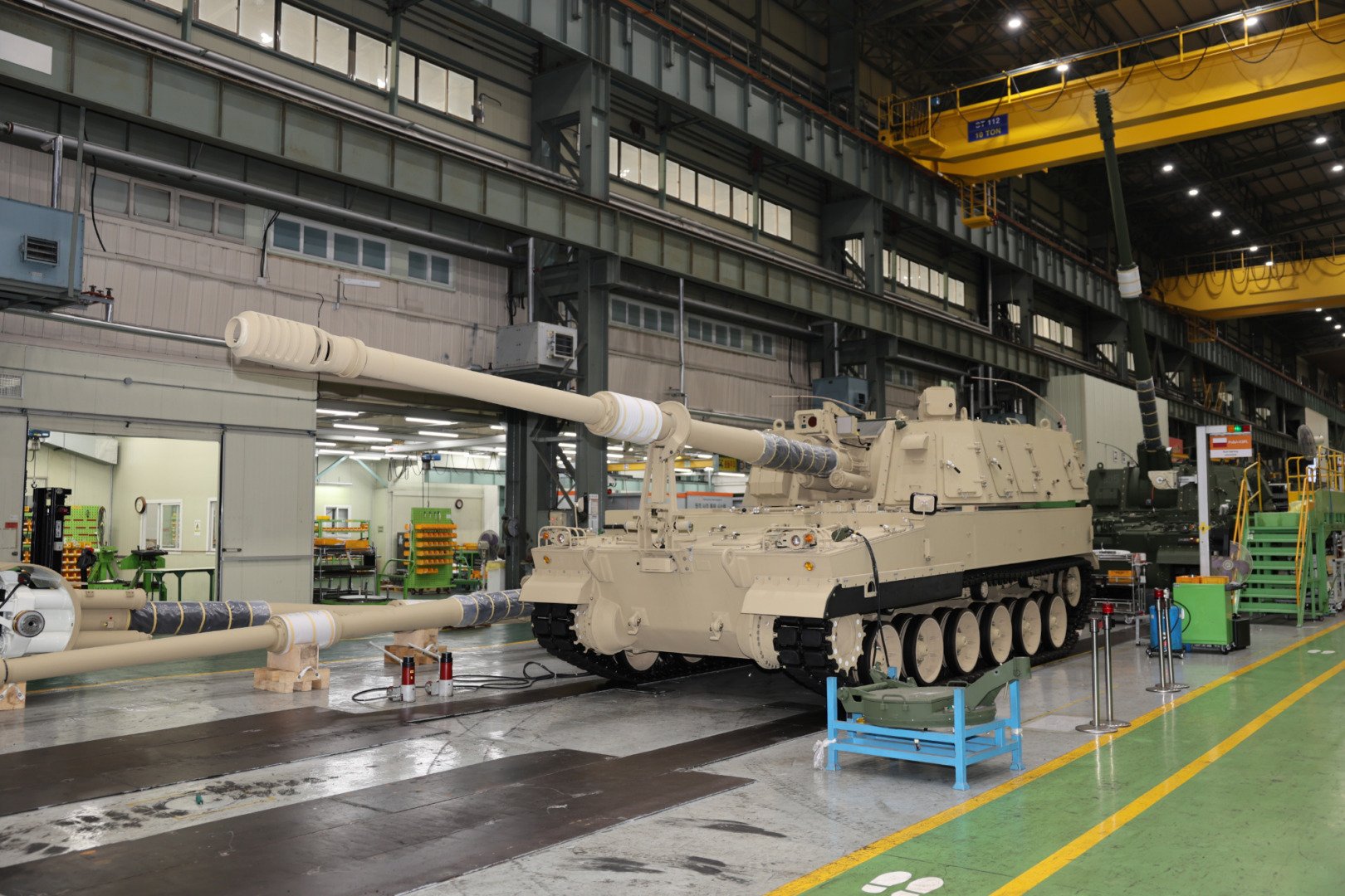 Apărare: Deficit de personal calificat, angajați îmbătrâniți și lipsă de investiții