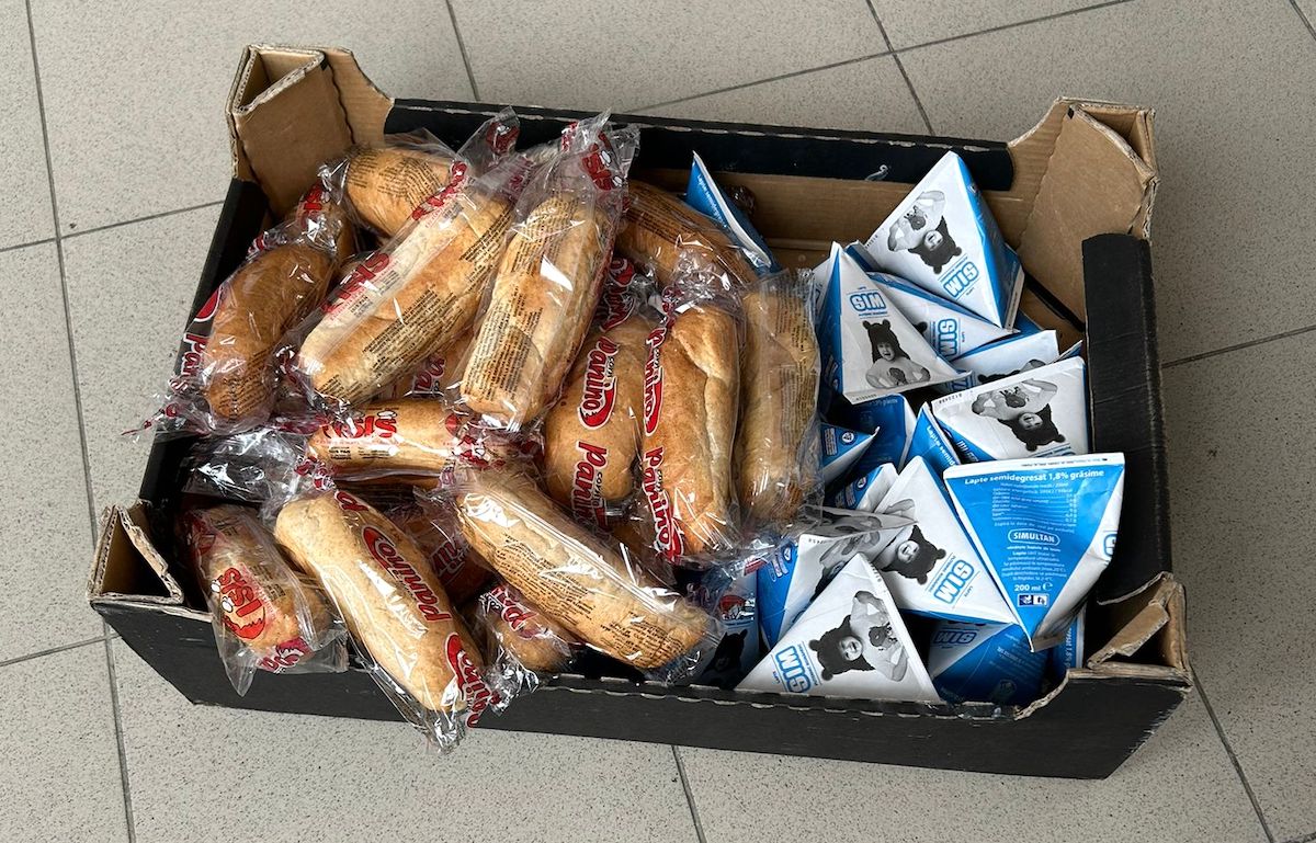 Sibienii, nemulțumiți de „Laptele și cornul”: Calitate slabă și risipă