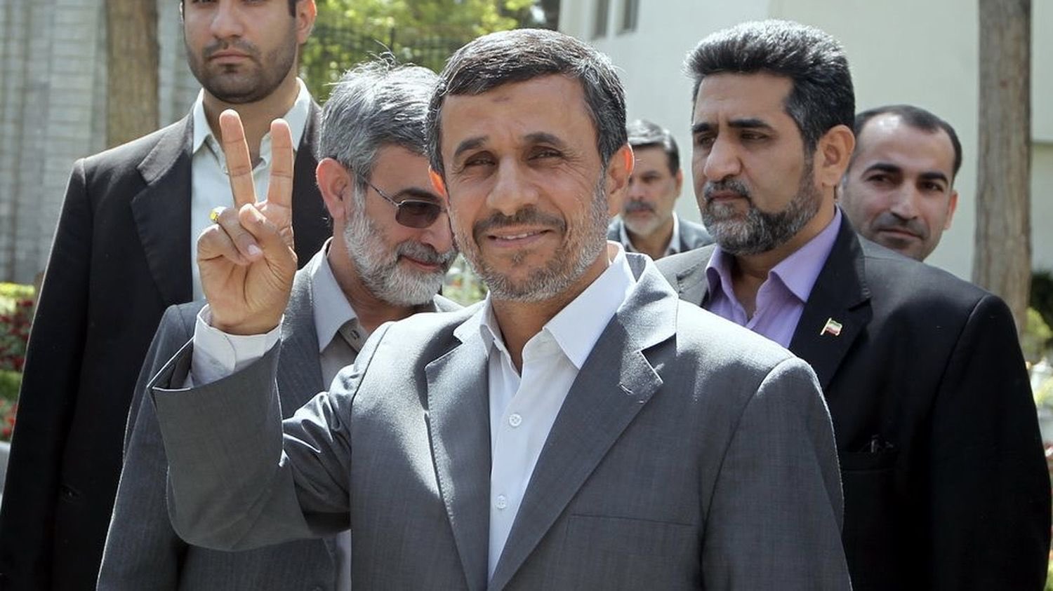 Ahmadinejad, „mort” după atac, s-a ascuns: De ce e încă util?