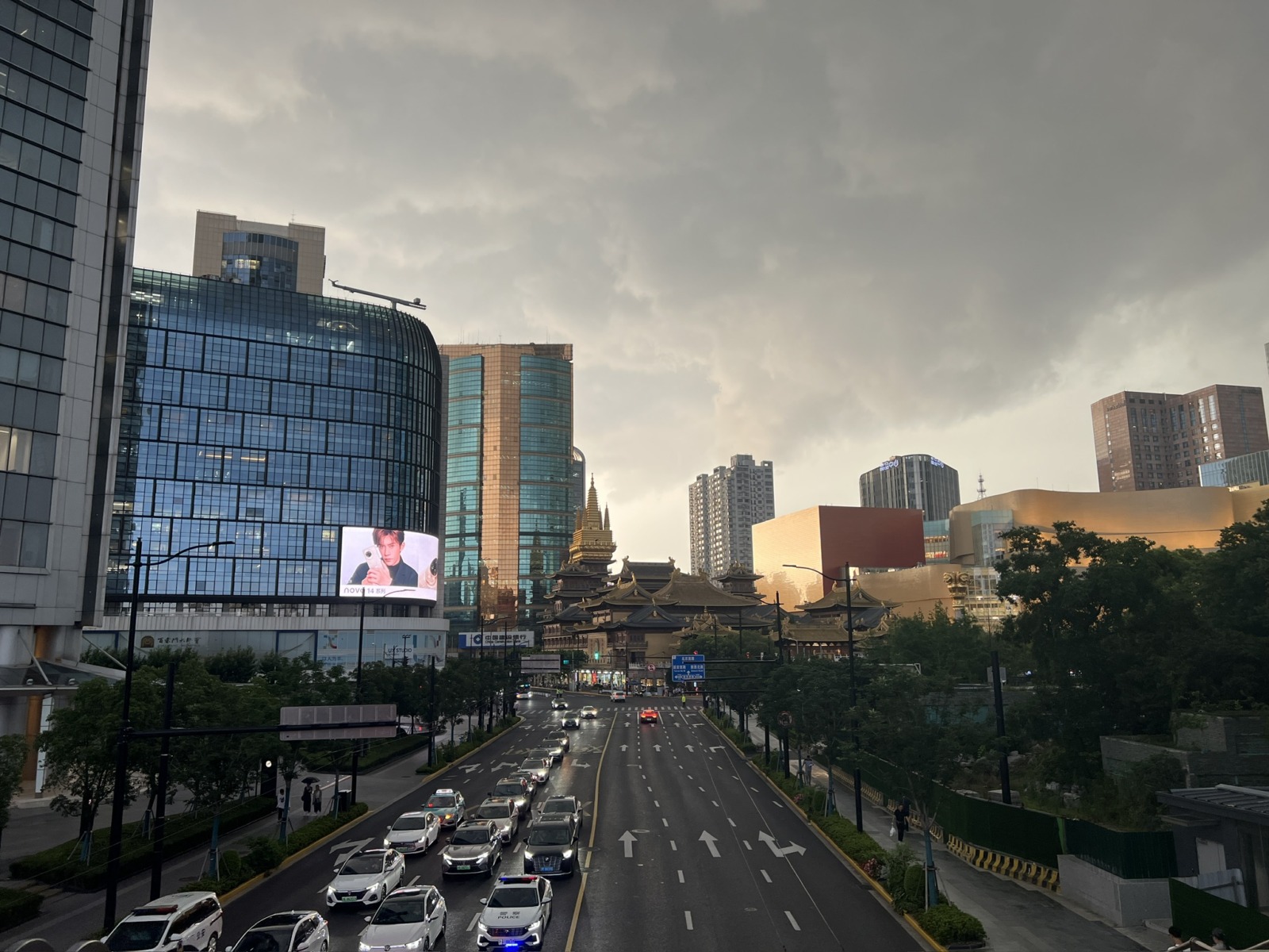 China: Criza din orientul mijlociu, beijingul plafonează prețurile la combustibili