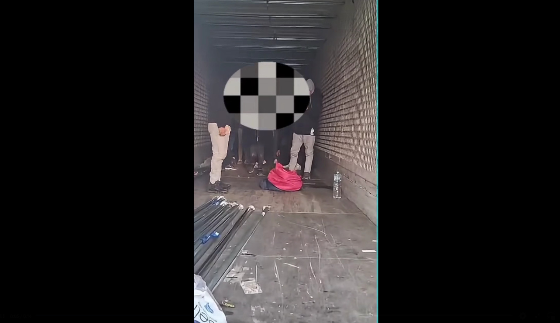 Video: Opt minori și un adult, migranți egipteni, găsiți într-un camion pe a1