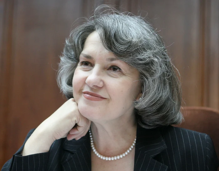 De ce s-a retras mona muscă din politică? Cum arată la 76 de ani