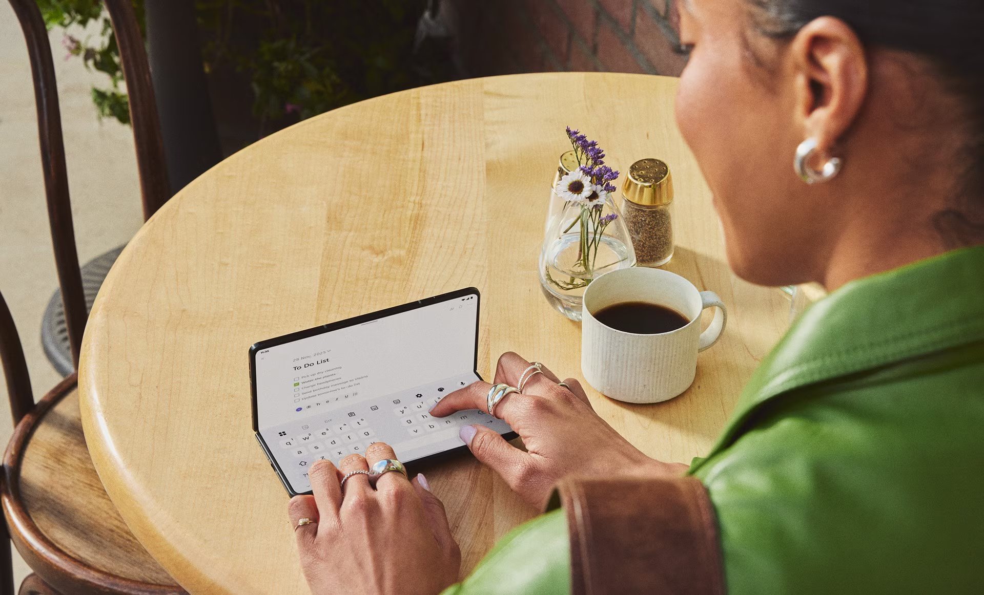 Lenovo pregătește un smartphone cu ecran generos de 7,5 inci