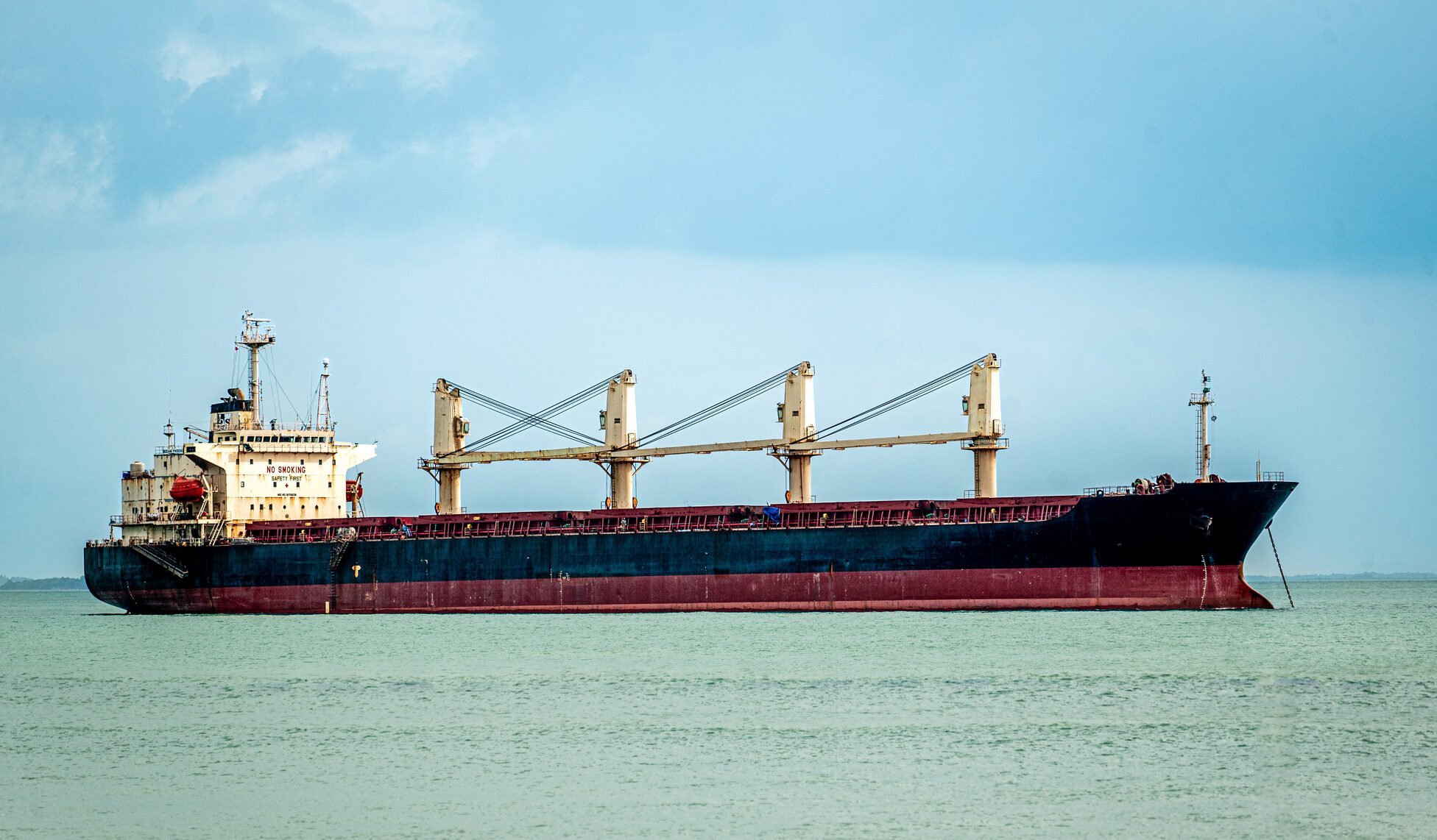 Marina americană va escorta navele comerciale în strâmtoarea ormuz, anunță washingtonul