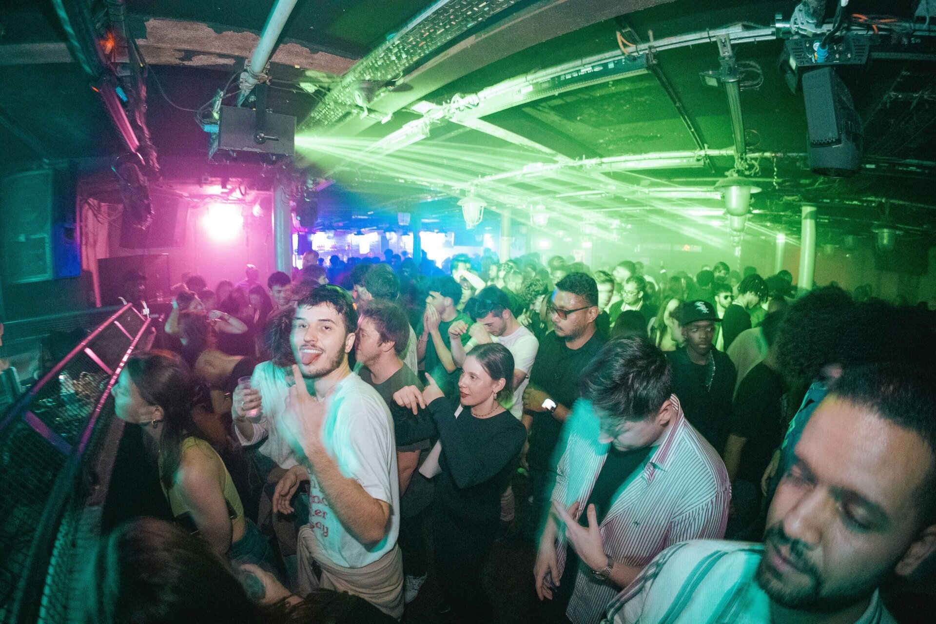 Consumul de substanțe crește la tineri (generația Z), arată un studiu britanic