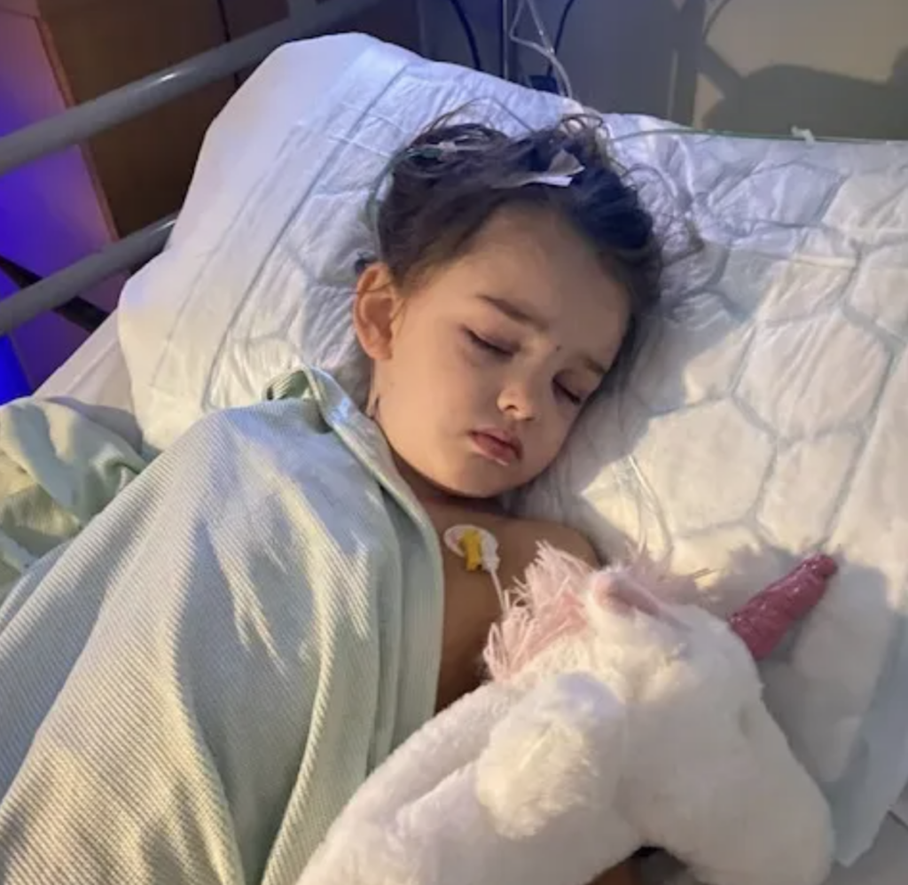 Durerea unei mame: Cancer terminal, confundat cu insolația, ucide o fetiță