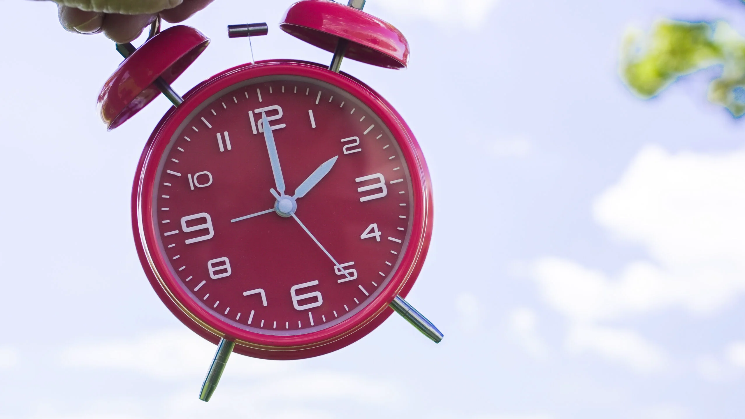 Ora de vară 2026: România dă ceasul înainte. Când are loc schimbarea