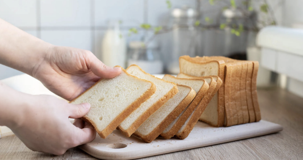 Află ce conține pâinea feliată: S-ar putea să renunți la ea