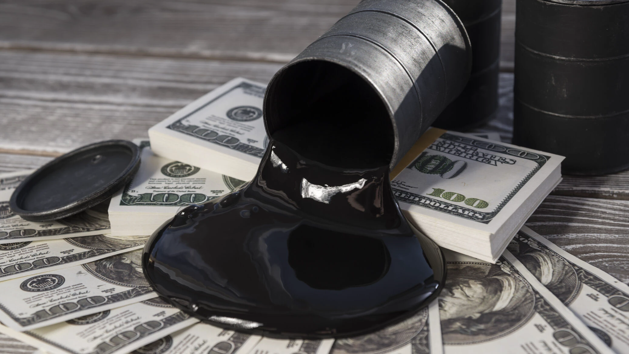 Prețul petrolului crește: SUA analizează ridicarea sancțiunilor pentru petrolul rusesc