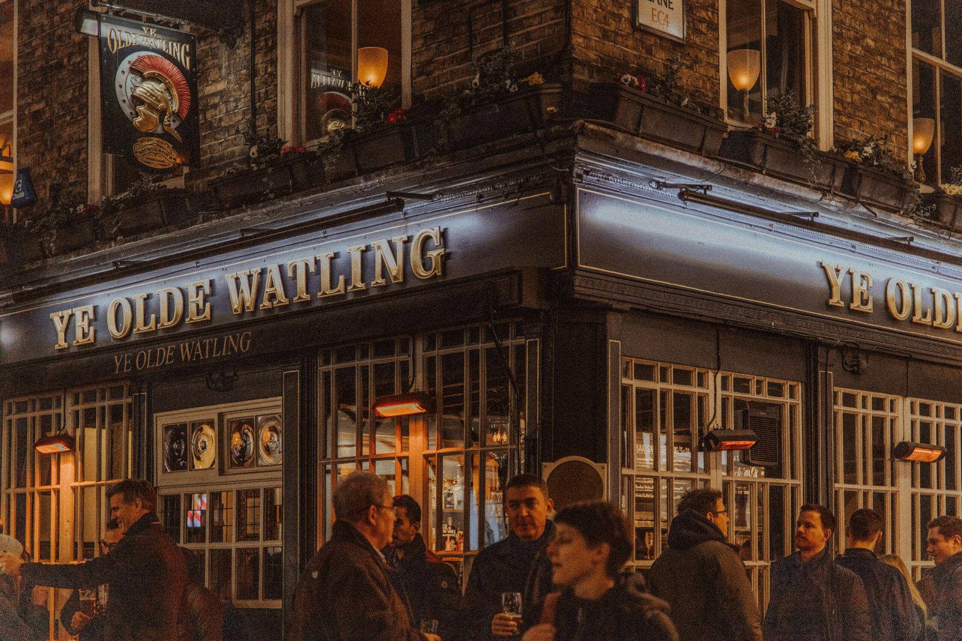 În pub-urile din Londra, dragostea se prezintă prin prezentări powerpoint