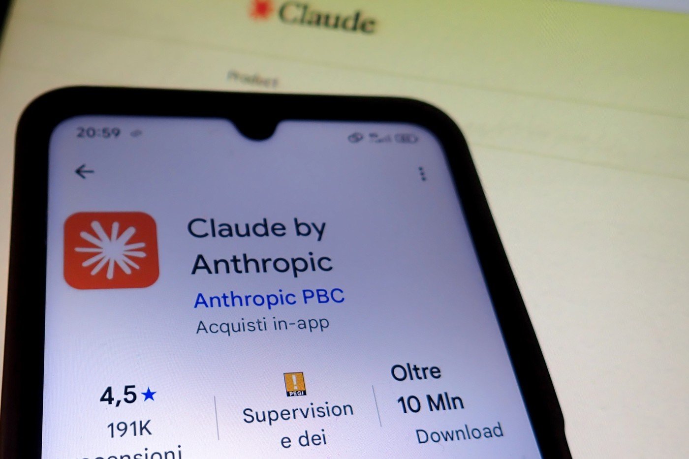 Claude de la Anthropic, pe locul 1 în topul Apple, după conflictul cu Pentagonul