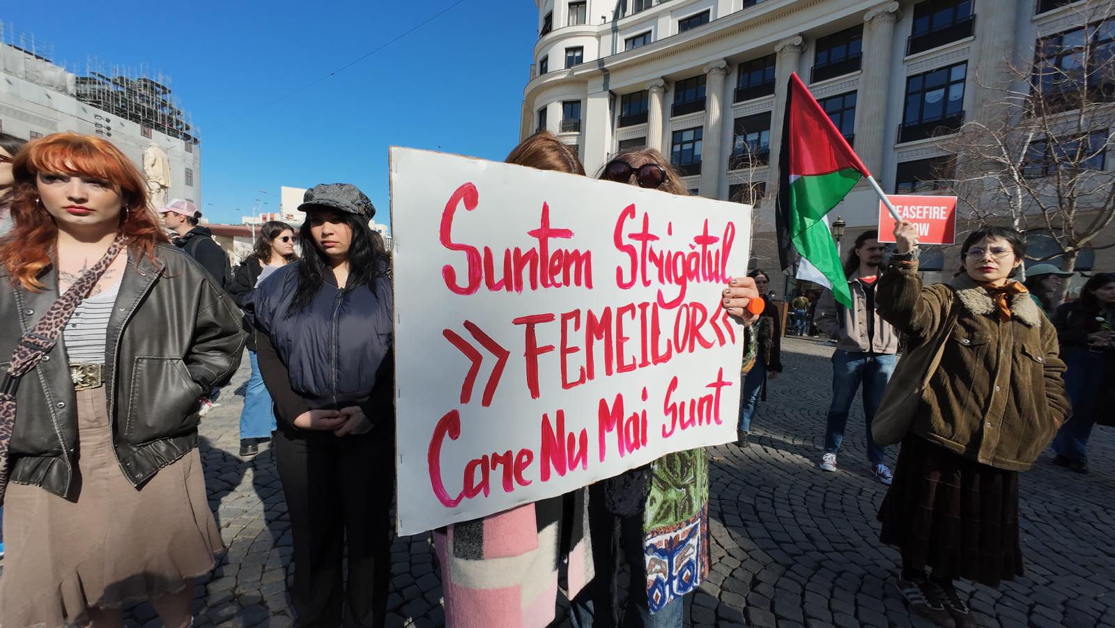 Video: Sute de protestatari de 8 martie în București, contra austerității