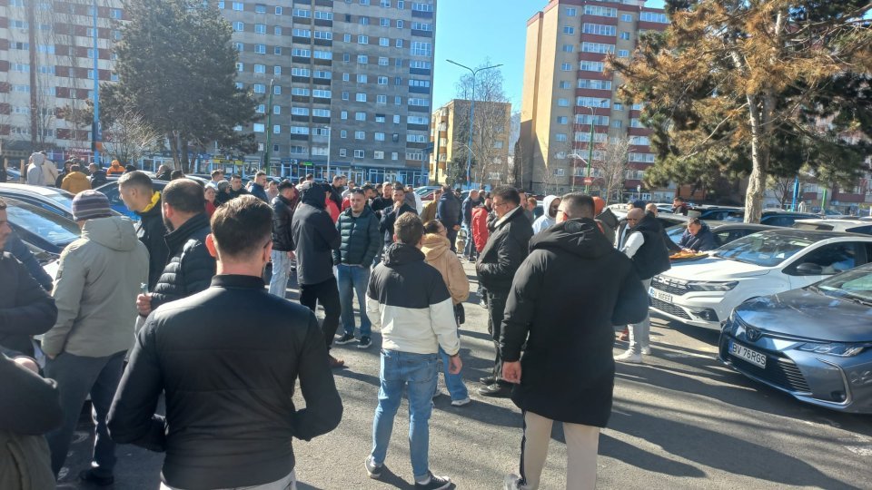 Zeci de șoferi ride-sharing protestează la Brașov