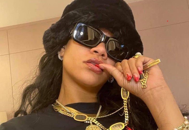 Casa riannei, atacată cu focuri de armă în los angeles
agresoarea, o femeie de 30 de ani, a fost arestată