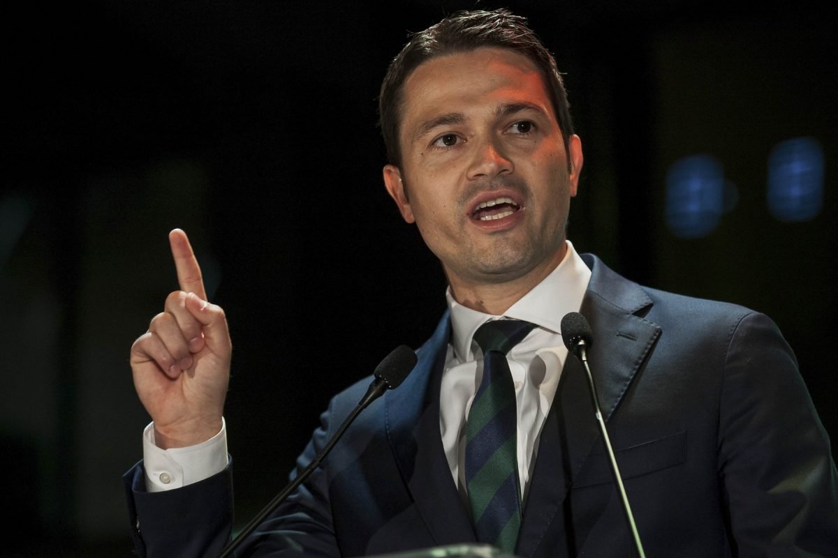 Nu ar conveni două tururi de scrutin pentru alegerea primarilor, declară un oficial