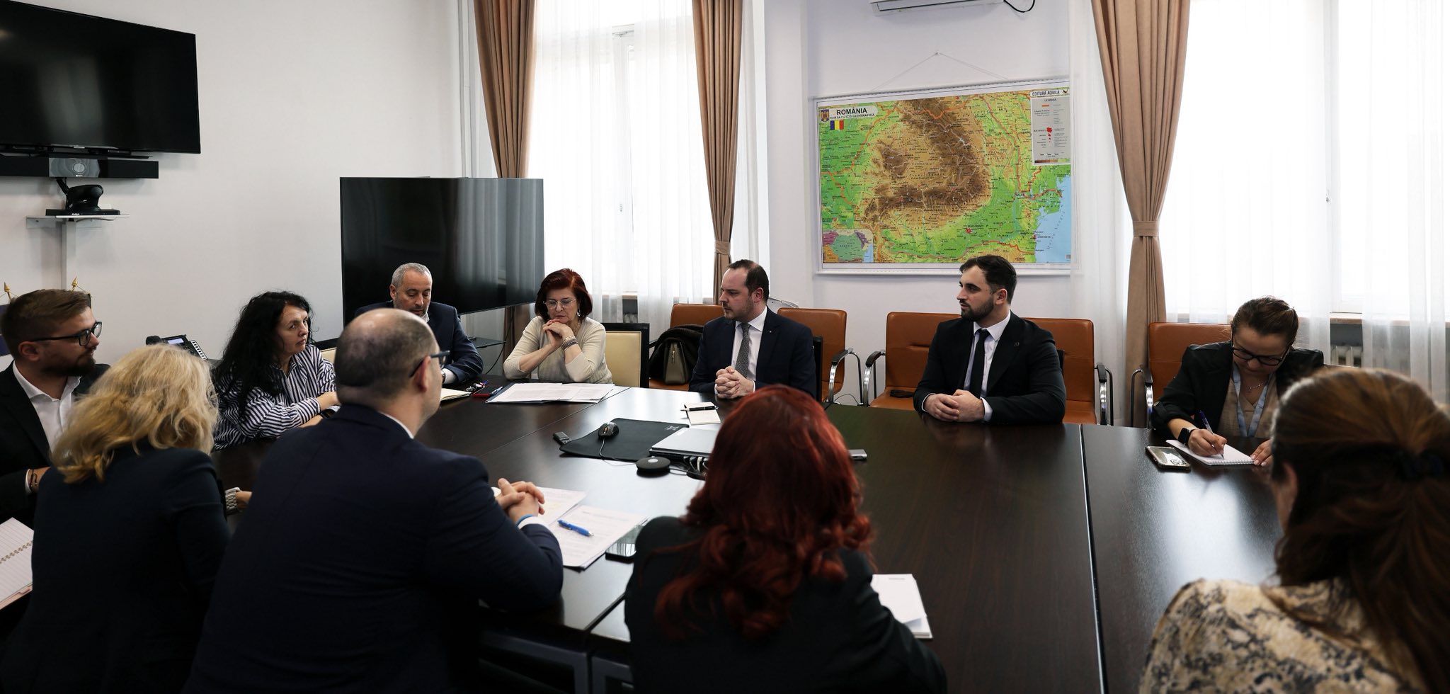 Discuții la ministerul sănătății: Polițe de asigurare pentru rezidenți