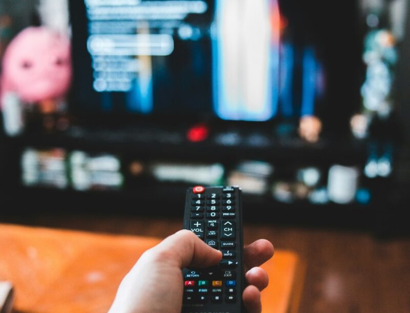 Robotul de aspirat și smart tv-ul, vulnerabile la atacuri cibernetice